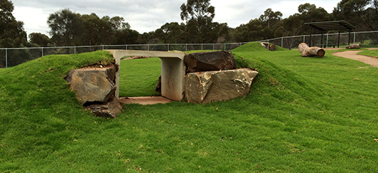 A place to meet when you have four feet Stebonheath Dog Park is the City of Playford’s first dog park and leisure facility. The fully-fenced, 2900 square meter park features agility equipment such as a bridge, hurdles and weave post, expansive open spaces including earth mounds and tunnels, dual-use water fountains for humans and canines, shelter and seating and a dedicated car park.
